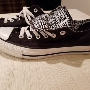 Black converse w/patterned detail